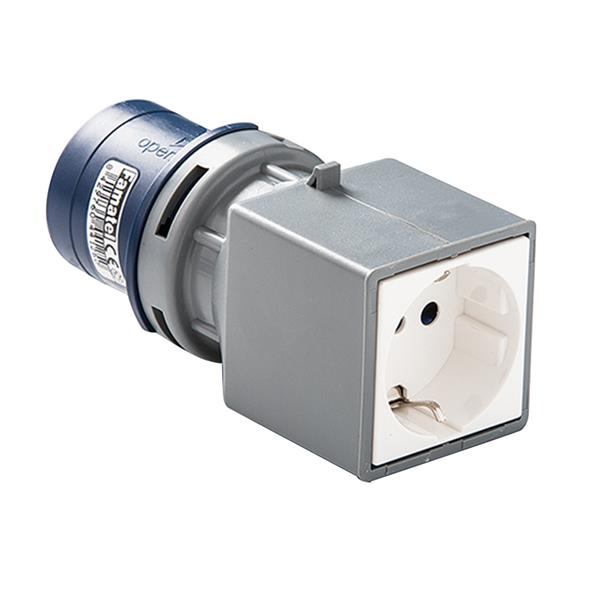Adaptador industrial/doméstico FAMATEL.